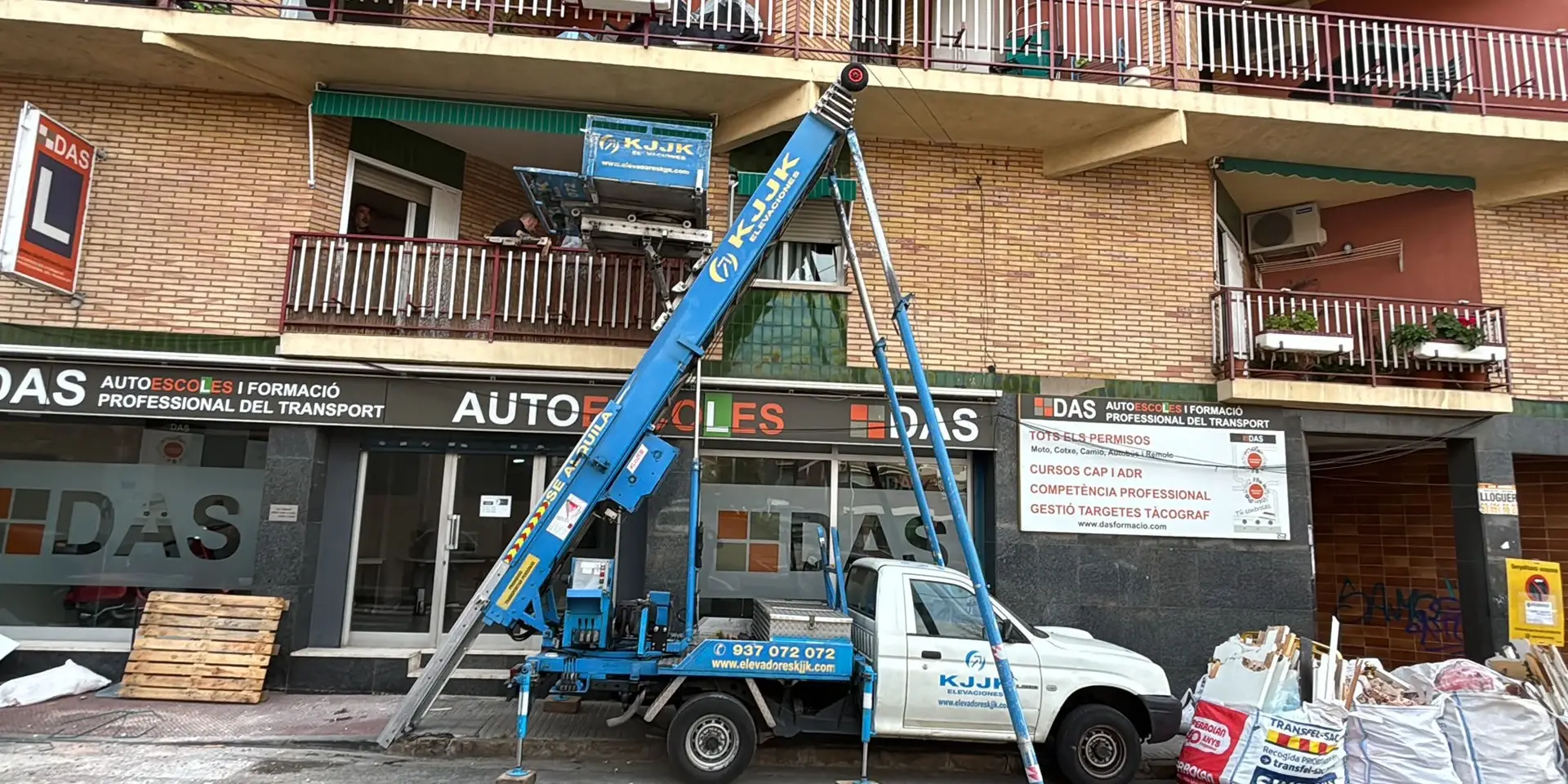 Alquiler de elevadores para mudanzas en Cerdanyola (Barcelona)