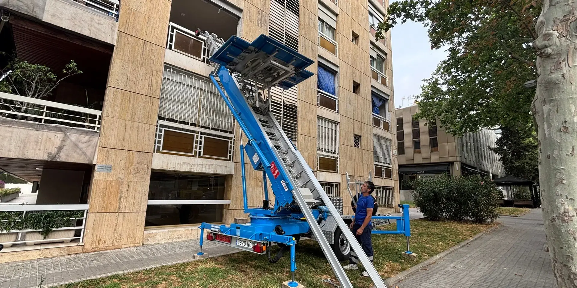 Alquiler de elevadores para mudanzas en Cerdanyola (Barcelona)